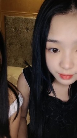 南宁表妹-18岁梦涵 ️：淫乱6P，小屁孩内射姐姐，梦涵被操到尿尿，逼逼都疼了，都被你肏痛了，你倒是爽了哦哦哦又被你内射，一个个内射 强！ 截图2
