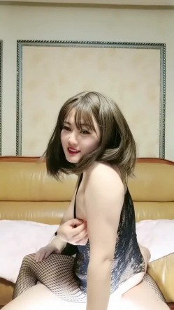 女上位操逼，黑丝连体情趣衣，道具自慰女上位无套打桩呻吟的骚气动人 截图6