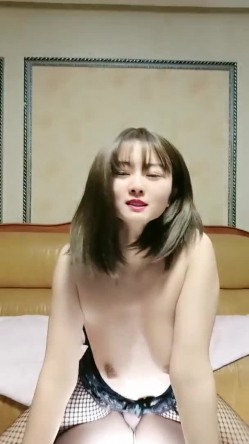 女上位操逼，黑丝连体情趣衣，道具自慰女上位无套打桩呻吟的骚气动人 截图7