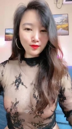 丰乳肥臀御姐【欧美鹿鹿】顶级大肥臀，拨开内裤跪沙发被后入，骑乘位猛坐，爽翻白浆四溅 截图1