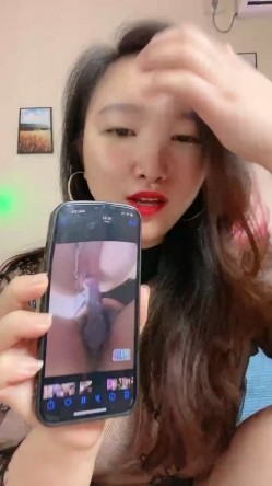丰乳肥臀御姐【欧美鹿鹿】顶级大肥臀，拨开内裤跪沙发被后入，骑乘位猛坐，爽翻白浆四溅 截图2