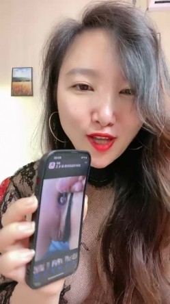 丰乳肥臀御姐【欧美鹿鹿】顶级大肥臀，拨开内裤跪沙发被后入，骑乘位猛坐，爽翻白浆四溅 截图3