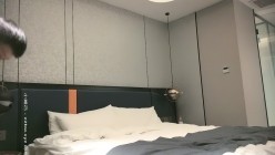 探花朗李寻欢_深夜场花臂网红脸外围妹，特写抠B对着镜头骑坐后入奶子一晃一晃 截图3
