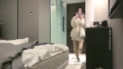 探花朗李寻欢_深夜场花臂网红脸外围妹，特写抠B对着镜头骑坐后入奶子一晃一晃 截图15