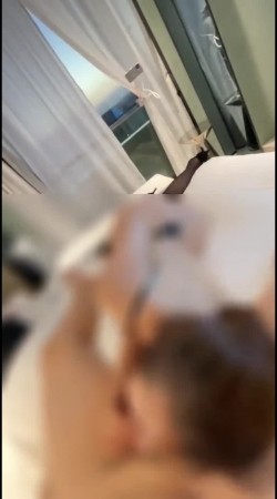 大家都应该很喜欢小母狗吧？第一次含着骨头被操，叫床声好骚！最后含着骨头被颜射特别的刺激！ 截图3