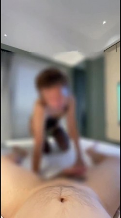 大家都应该很喜欢小母狗吧？第一次含着骨头被操，叫床声好骚！最后含着骨头被颜射特别的刺激！ 截图8