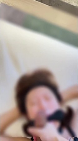 大家都应该很喜欢小母狗吧？第一次含着骨头被操，叫床声好骚！最后含着骨头被颜射特别的刺激！ 截图16