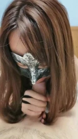 “啊~顶死了~插死我了”对话刺激，很能淫叫的极品人妻少妇【骚逼爱丽丝】性爱自拍，吞精无毛美臀无套各种输出白浆泛滥，撸管必备 截图1