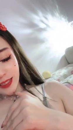 极品女神！【两条鱼儿】户外美腿丝足~冰棍猛插~超级过瘾 截图2