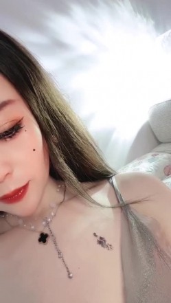 极品女神！【两条鱼儿】户外美腿丝足~冰棍猛插~超级过瘾 截图4