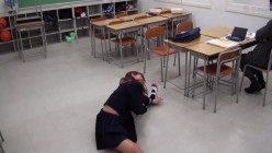 SCR-325 静かにしないと廊下に居るお母さんにバレちゃうよ。女子●生猥褻淫交4時間 截图3