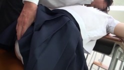 SCR-325 静かにしないと廊下に居るお母さんにバレちゃうよ。女子●生猥褻淫交4時間 截图11
