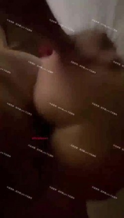 穷人女神金主母狗！巨乳绿茶婊【顾灵曦】私拍福利，吃屌车震道具自慰，被土豪无套射了满背 截图13