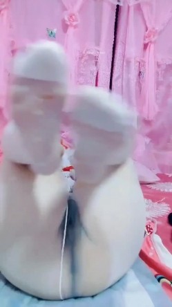 精品推荐 【快手】精品未断奶熟女『草莓阿姨』自慰福利 黑逼大奶肥臀少妇极度敏感爱穿着丝袜喷水 截图14