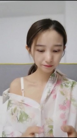 高颜值小空姐 紫贤 闺蜜感冒了 今天只有我一个人秀哦 为了金钱豁出去啦 手指跳蛋连番自慰 表情叫声好淫荡 截图9