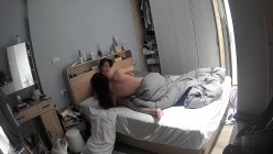 家庭摄象头破解愉拍，同居小情侣激情造爱，大奶蜂腰女友身材一流，性奋小伙爆肏不停 截图2
