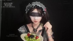 重口警告！把堂妹调教成为吃精液尿液母狗！妹妹的精液食物吃播「Jojo九九」《愚人节！女仆淫梦》哥特风女仆主题，深插到喉咙隆起 截图16