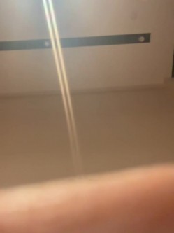 stripchat平台的人气女神，19岁学生妹，【Olivia】，童颜巨乳，高潮狂喷水，跟个水龙头一样，震撼刺激，屌爆了！ 截图2