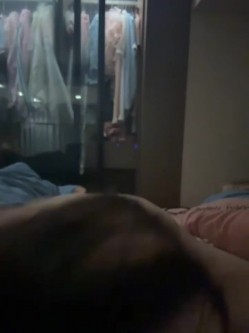 stripchat平台的人气女神，19岁学生妹，【Olivia】，童颜巨乳，高潮狂喷水，跟个水龙头一样，震撼刺激，屌爆了！ 截图16