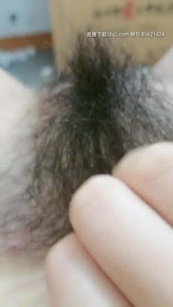 爸妈不在家是姐弟一起啪啪啪，露脸口交大鸡巴，小哥套子都不带翻身就把姐姐插，骚浪呻吟揉捏奶子不要错过 截图11
