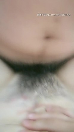 爸妈不在家是姐弟一起啪啪啪，露脸口交大鸡巴，小哥套子都不带翻身就把姐姐插，骚浪呻吟揉捏奶子不要错过 截图15