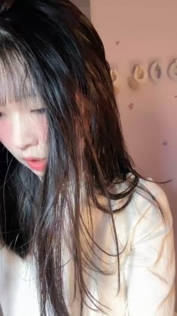 疯狂推荐！清纯女校花！好美~【元气咕噜】揉穴自慰！包射~ 截图2