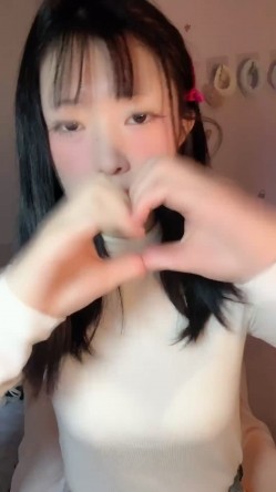 疯狂推荐！清纯女校花！好美~【元气咕噜】揉穴自慰！包射~ 截图6