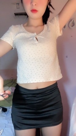疯狂推荐！清纯女校花！好美~【元气咕噜】揉穴自慰！包射~ 截图7