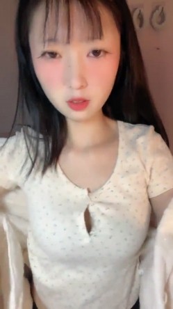 疯狂推荐！清纯女校花！好美~【元气咕噜】揉穴自慰！包射~ 截图11