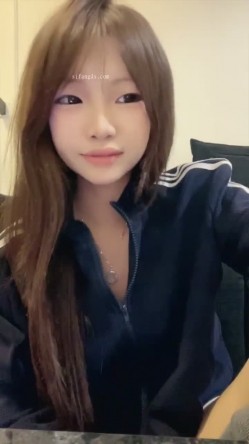 一线天粉屄精神小妹【梨花诗】下海福利，道具自慰，水狂喷 截图1