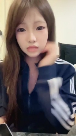 一线天粉屄精神小妹【梨花诗】下海福利，道具自慰，水狂喷 截图3