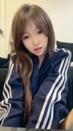 一线天粉屄精神小妹【梨花诗】下海福利，道具自慰，水狂喷 截图4
