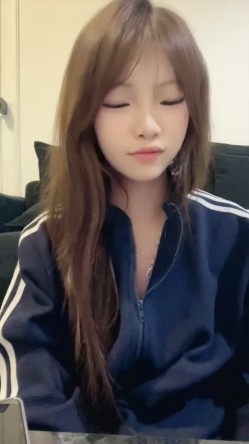一线天粉屄精神小妹【梨花诗】下海福利，道具自慰，水狂喷 截图5