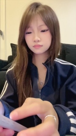 一线天粉屄精神小妹【梨花诗】下海福利，道具自慰，水狂喷 截图6