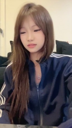 一线天粉屄精神小妹【梨花诗】下海福利，道具自慰，水狂喷 截图7