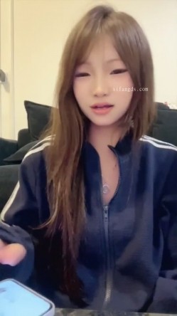 一线天粉屄精神小妹【梨花诗】下海福利，道具自慰，水狂喷 截图8