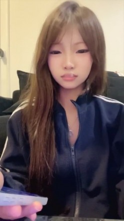 一线天粉屄精神小妹【梨花诗】下海福利，道具自慰，水狂喷 截图9
