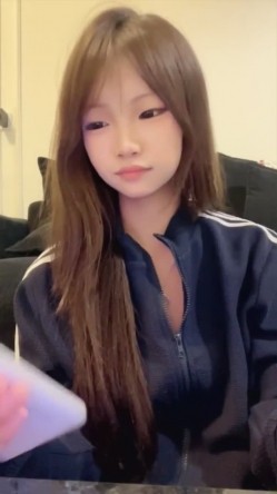 一线天粉屄精神小妹【梨花诗】下海福利，道具自慰，水狂喷 截图12