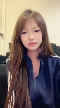 一线天粉屄精神小妹【梨花诗】下海福利，道具自慰，水狂喷 截图16