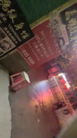 惊险刺激的湖南表哥深夜探淫窝偷拍被老鸨发现拼命逃至另一淫窝找妹子吃快餐 截图5