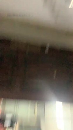 惊险刺激的湖南表哥深夜探淫窝偷拍被老鸨发现拼命逃至另一淫窝找妹子吃快餐 截图9