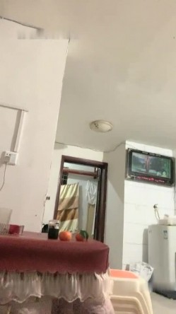 惊险刺激的湖南表哥深夜探淫窝偷拍被老鸨发现拼命逃至另一淫窝找妹子吃快餐 截图10