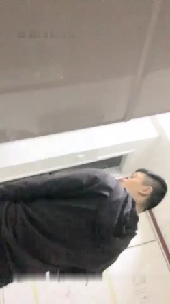 惊险刺激的湖南表哥深夜探淫窝偷拍被老鸨发现拼命逃至另一淫窝找妹子吃快餐 截图12