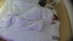 情趣酒店  刚睡醒的男人本能想要打炮 完事儿后可能美女又想打一炮 所以退房前两炮 好一对精童欲女 截图2