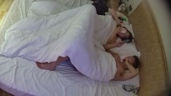 情趣酒店  刚睡醒的男人本能想要打炮 完事儿后可能美女又想打一炮 所以退房前两炮 好一对精童欲女 截图4
