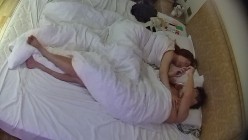 情趣酒店  刚睡醒的男人本能想要打炮 完事儿后可能美女又想打一炮 所以退房前两炮 好一对精童欲女 截图5