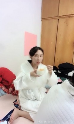 ️今天晚上我等你 ️，8个月孕妇挤乳汁，和妹妹老公一起直播，这尺度够大够劲，教网友们如何认识如何撩孕妇，知识量精彩不断！ 截图10