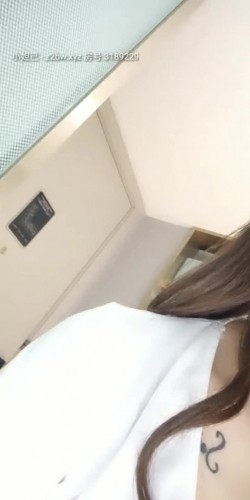 【浙江奶妈】颜值极品美少妇，酒店情趣护士，露脸喷奶，软软酥酥的小奶胸，纯白的母乳，挤奶真好看！ 截图4