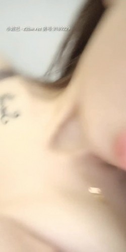 【浙江奶妈】颜值极品美少妇，酒店情趣护士，露脸喷奶，软软酥酥的小奶胸，纯白的母乳，挤奶真好看！ 截图15