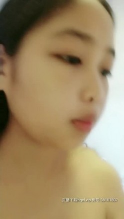 年方二十身怀六甲，挺着个大肚子还要伺候渣男，洗干净逼逼上床给渣男深喉大鸡巴，暴力抽插粉穴，直接干内射 截图2